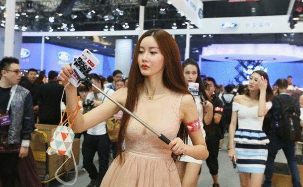 陌陌營(yíng)收連刷中概股記錄 唐巖撐起社交巨傘