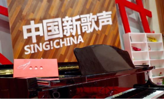 2017《中國新歌聲》新玩法，微鯨投影F1點(diǎn)亮白日夢