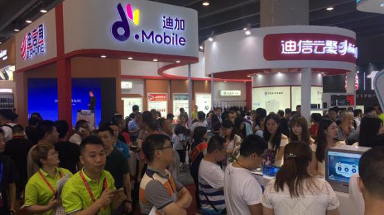 天翼智能生態(tài)博覽會開幕 迪信通展區(qū)為何人山人海？