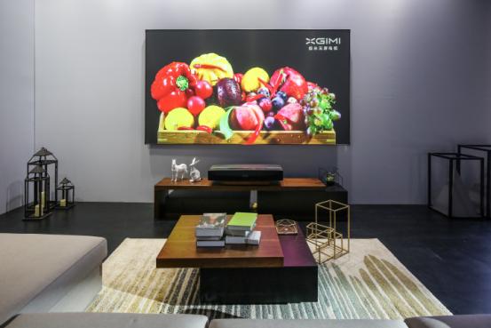 極米打造國內(nèi)首個(gè)影音發(fā)SAO節(jié) 經(jīng)典版無屏電視一秒售罄