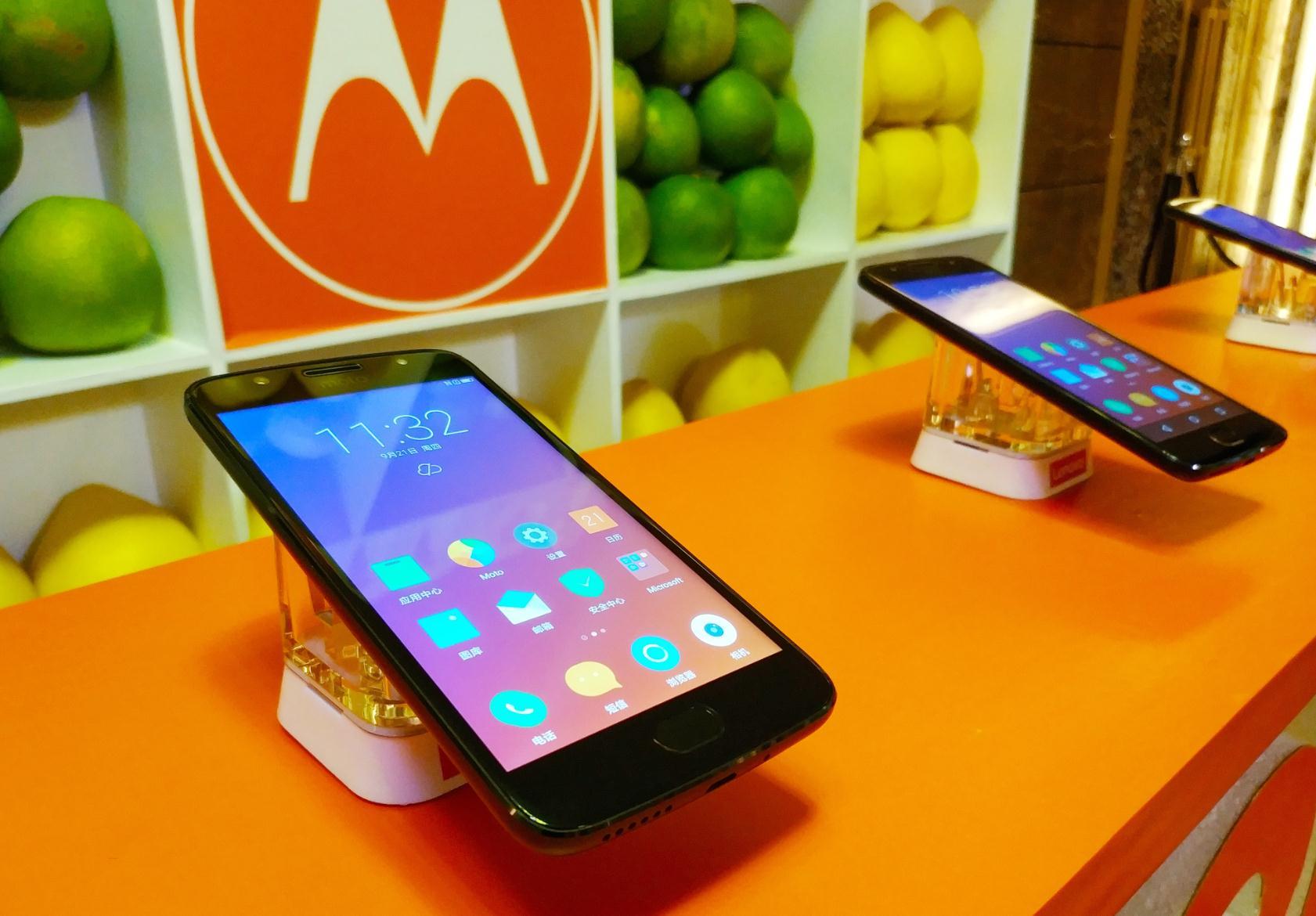 聯(lián)想牽手中國(guó)電信 Moto青柚發(fā)布售價(jià)1599元