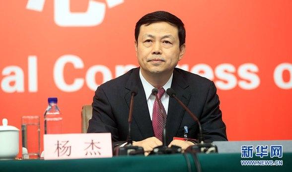 中國(guó)電信董事長(zhǎng)楊杰出席十九大集體采訪 回答相關(guān)記者提問(wèn)