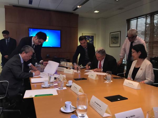 中央電視臺與巴西旗手傳媒集團簽約儀式