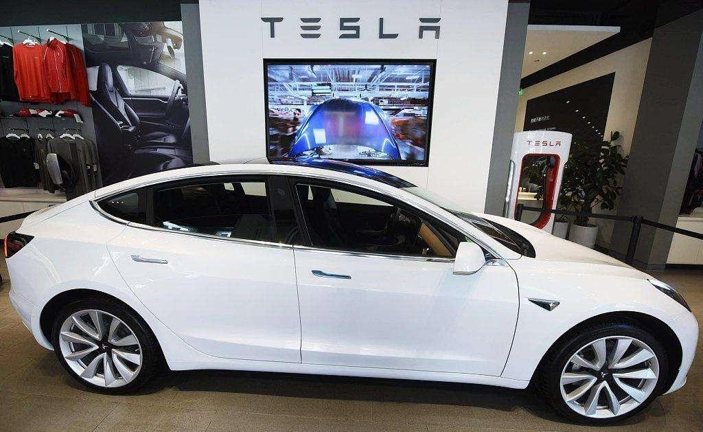 “國(guó)產(chǎn)化”特斯拉降幅達(dá)25萬元 Model 3性能版終身免費(fèi)充電