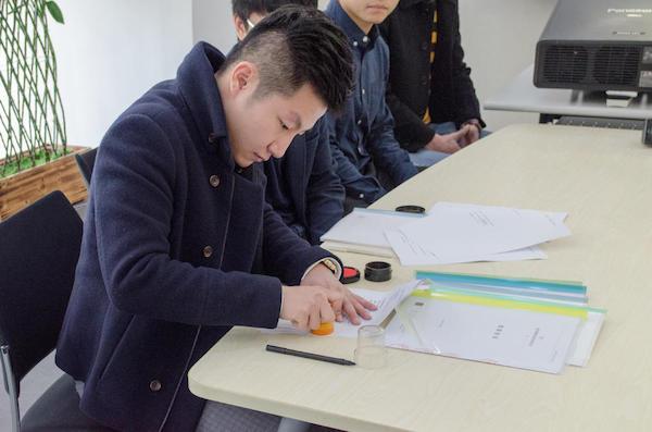 VR技術(shù)竟能建模房產(chǎn)家居？他創(chuàng)立科技公司，專為此研發(fā)工作系統(tǒng)