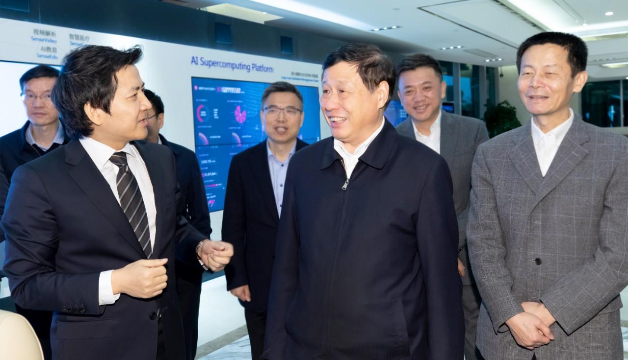 上海市長應(yīng)勇參觀商湯科技上海公司